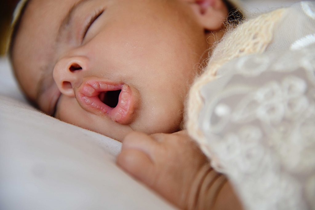 tips to promote positive sleep in breastfed babies