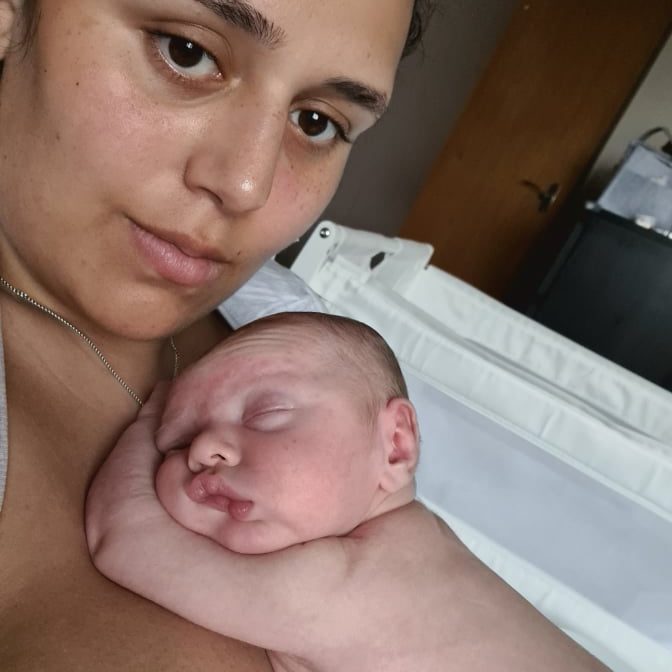mother and newborn baby having skin-to-skin