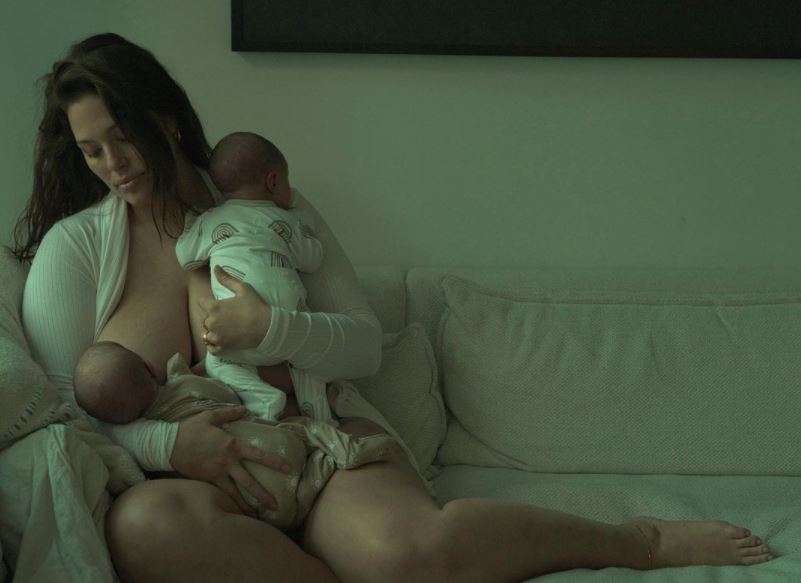 Ashley Graham breastfeeding twins