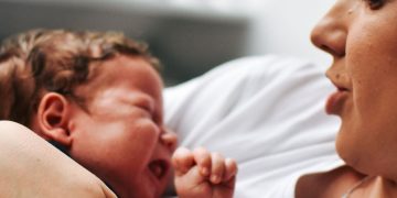 breastfeeding the unsettled baby