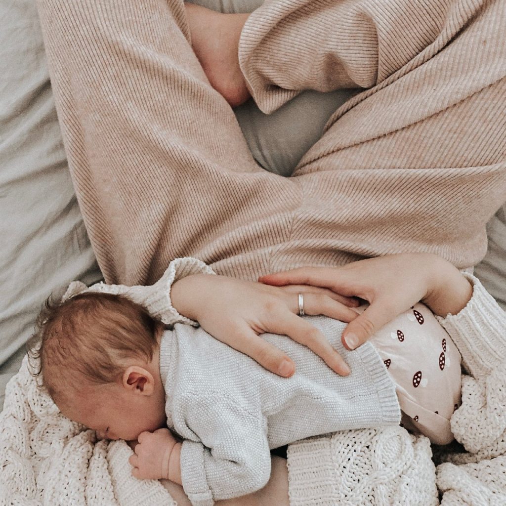 cradle hold breastfeeding position