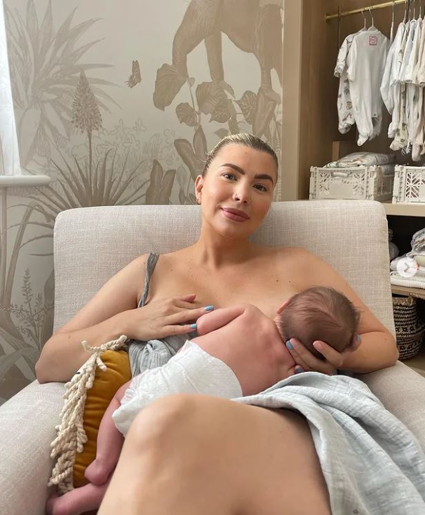 Olivia Bowen breastfeeding