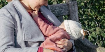 Fiona Moody breastfeeding from 6 months