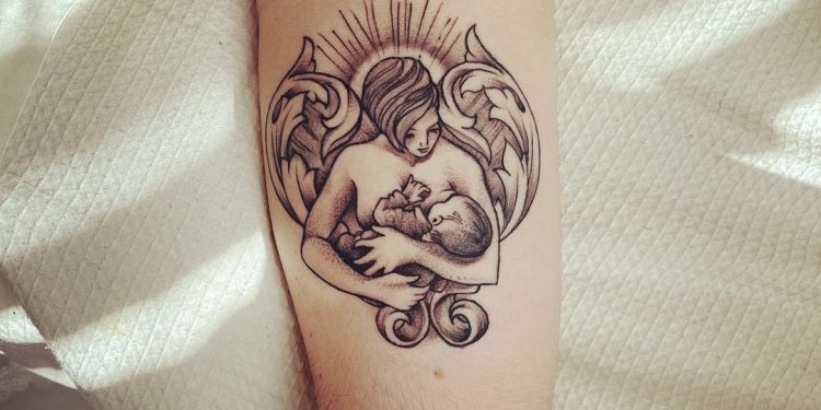 Court bans mom from breastfeeding because she got tattoos