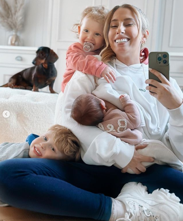 Breastfeeding celebrity moments March 2023 - Stacey Solomon