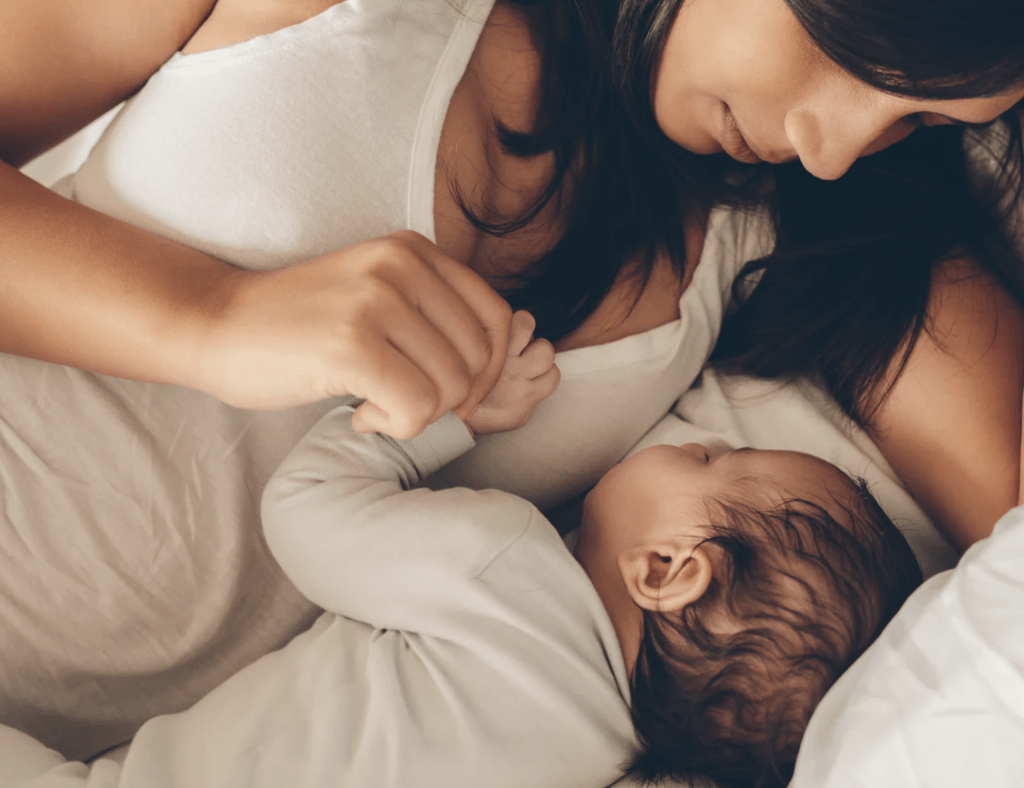 Pippeta image of mother and baby lying in bed