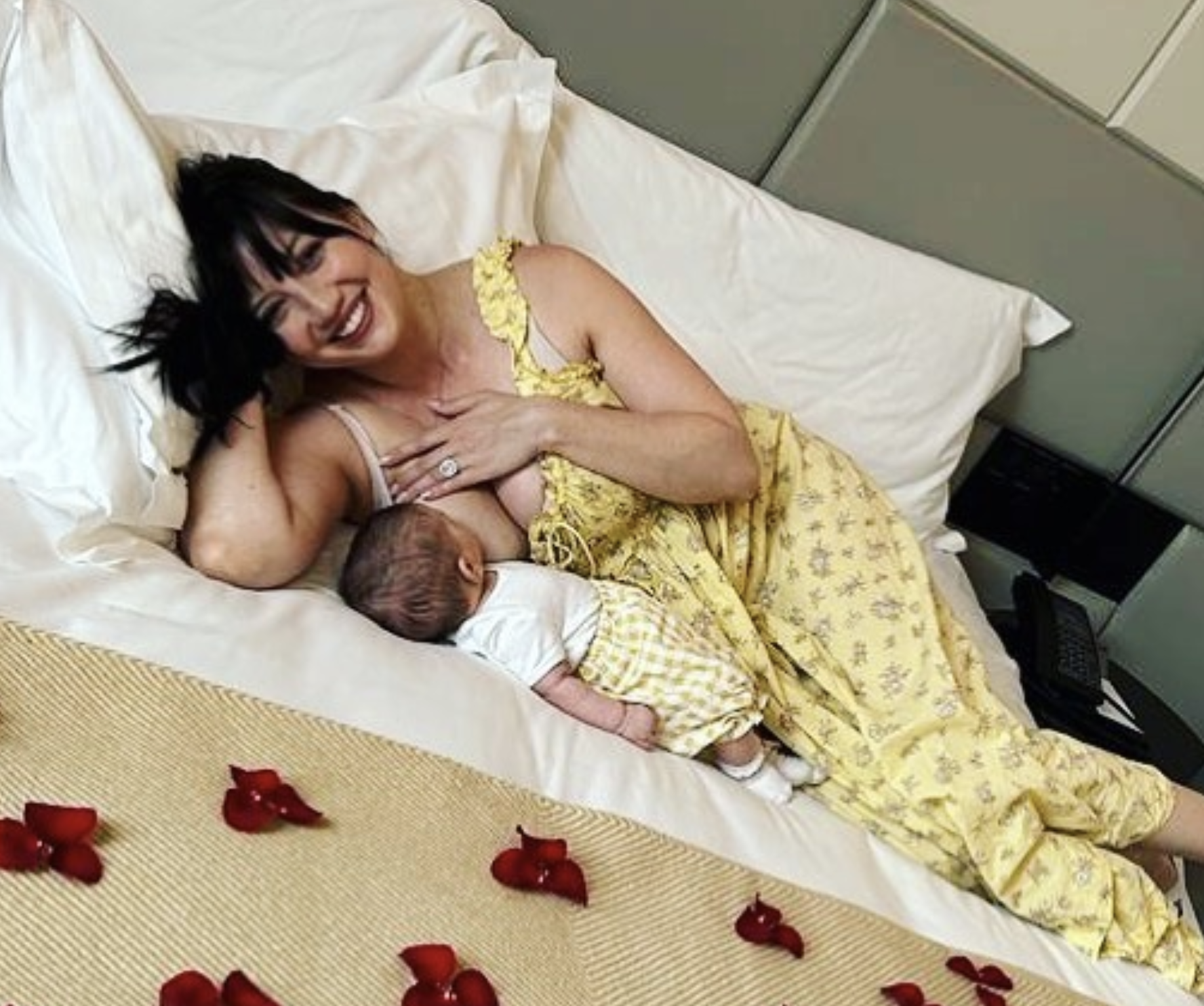 Celebrity breastfeeding moments June 2023 - Daisy Lowe
