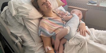 Terri and her breastfed son in hospital