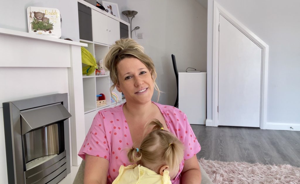 Leane from Babybelandmummy breastfeeding