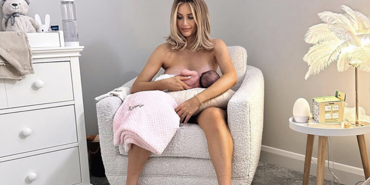 Laura Anderson breastfeeding September 2023