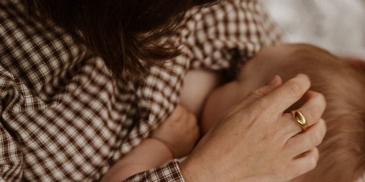 Rebecca Woodland, what to wear when breastfeeding in public