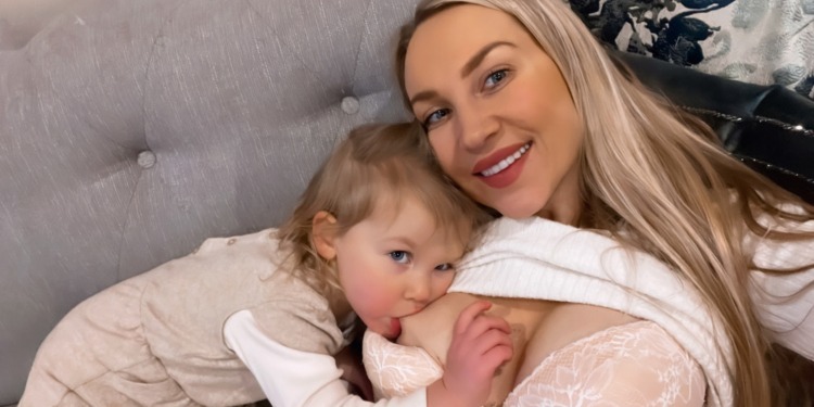 Hadassah Wilson breastfeeding daughter