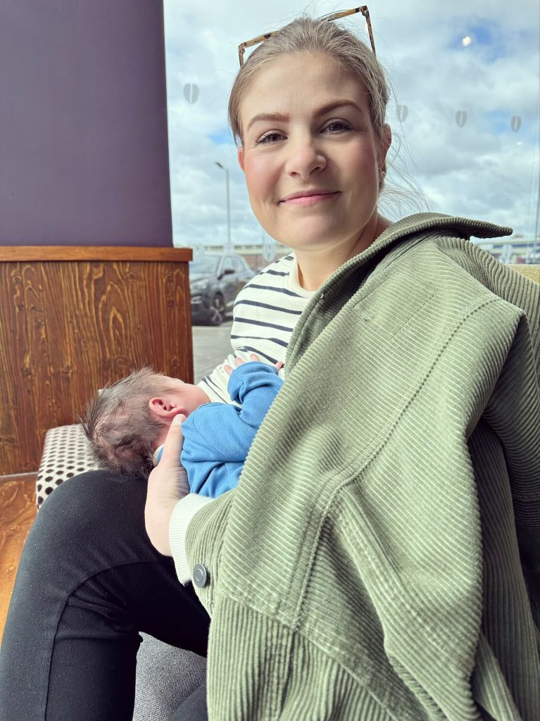 Mandy Saquin breastfeeding in public