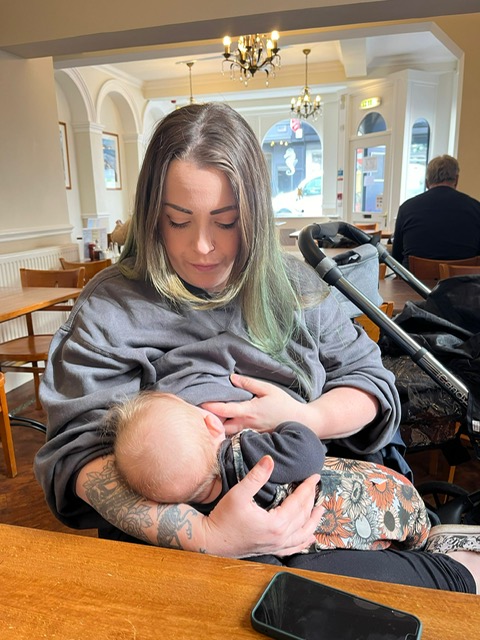 Breastfeeding mother Becks breastfeeding in public
