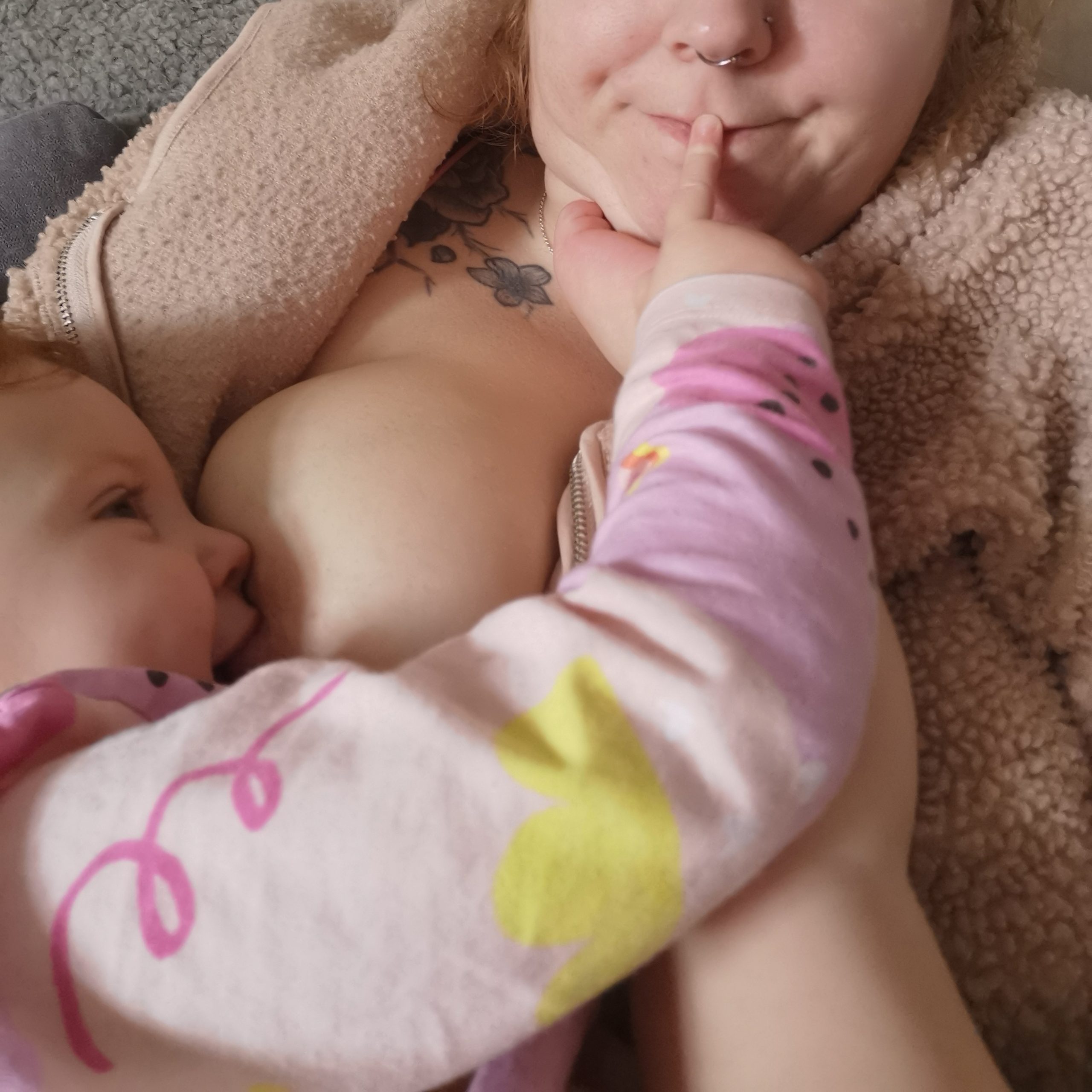 breastfeeding a fidgety toddler