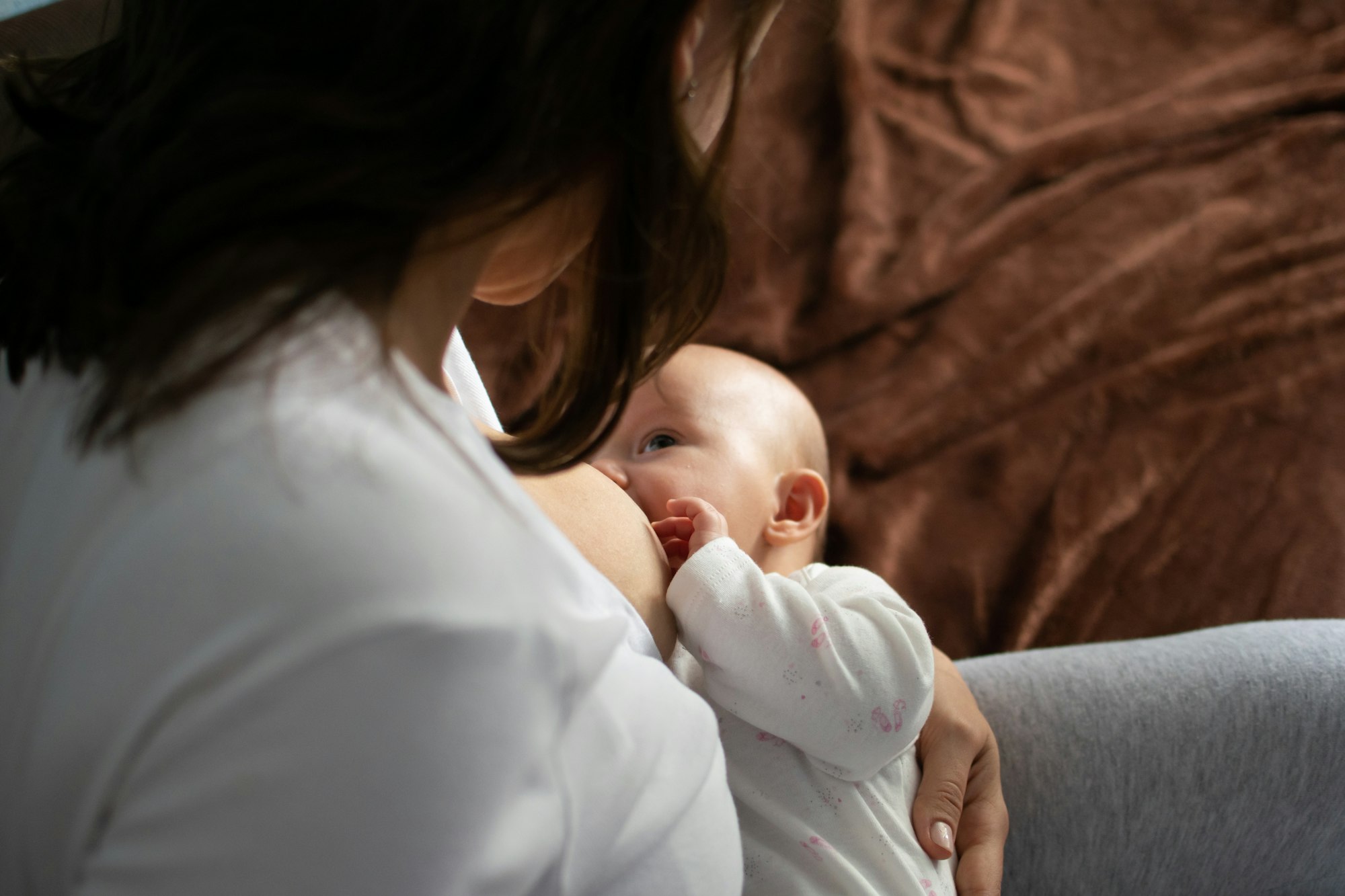 Covid vaccine and breastfeeding. Pregnancy, breastfeeding, fertility and coronavirus. Baby eating