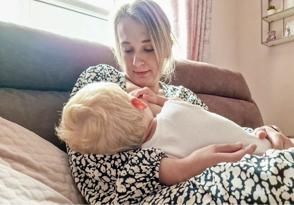 breastfed baby cluster feeding