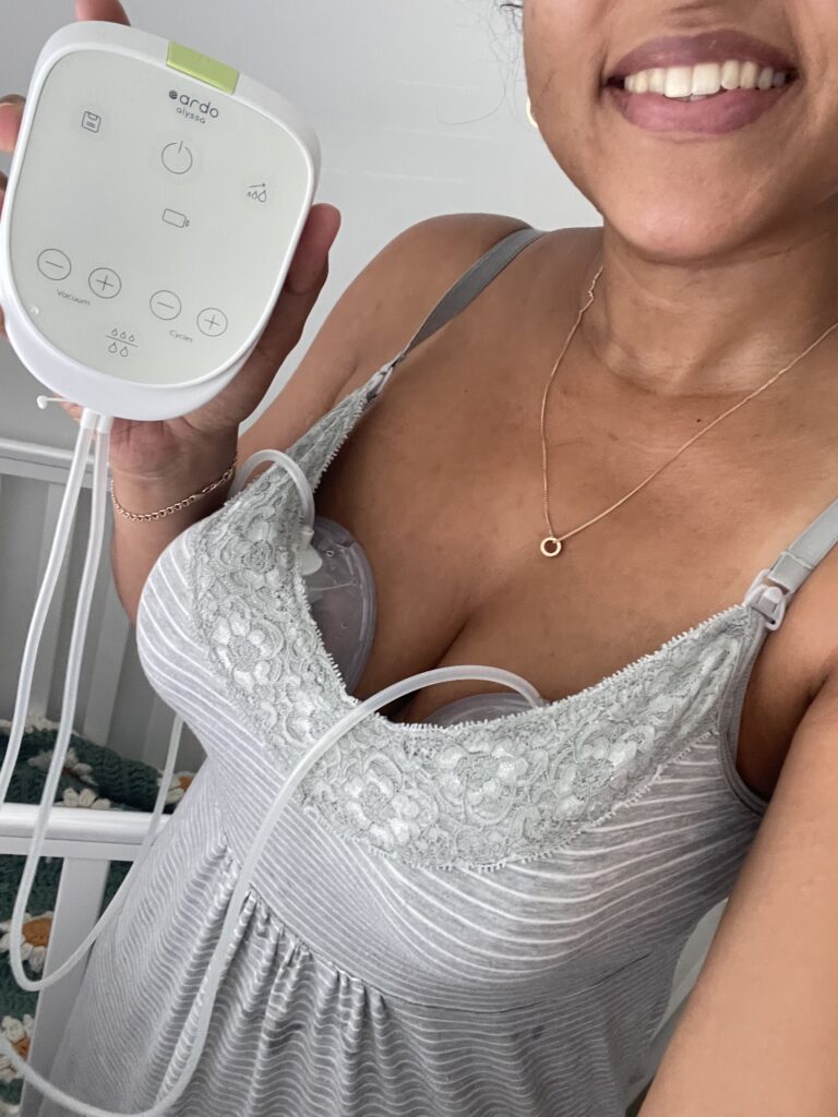 Hollie Beckford using the Ardo Hands-Free Breast pump whilst returning to work 