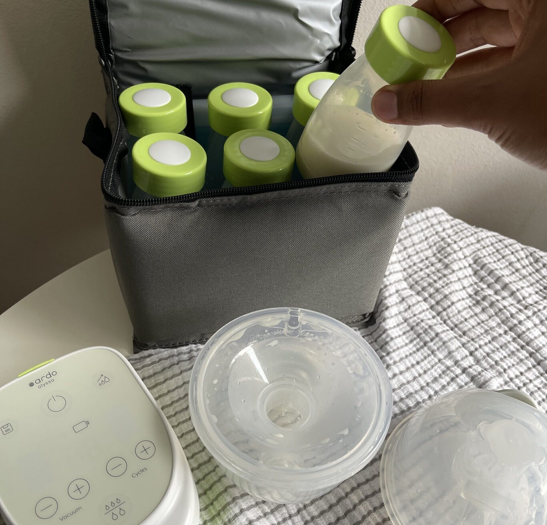 Ardo hands-free breast pump being used at work