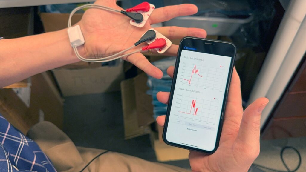 New wearable device to measure breast milk consumption