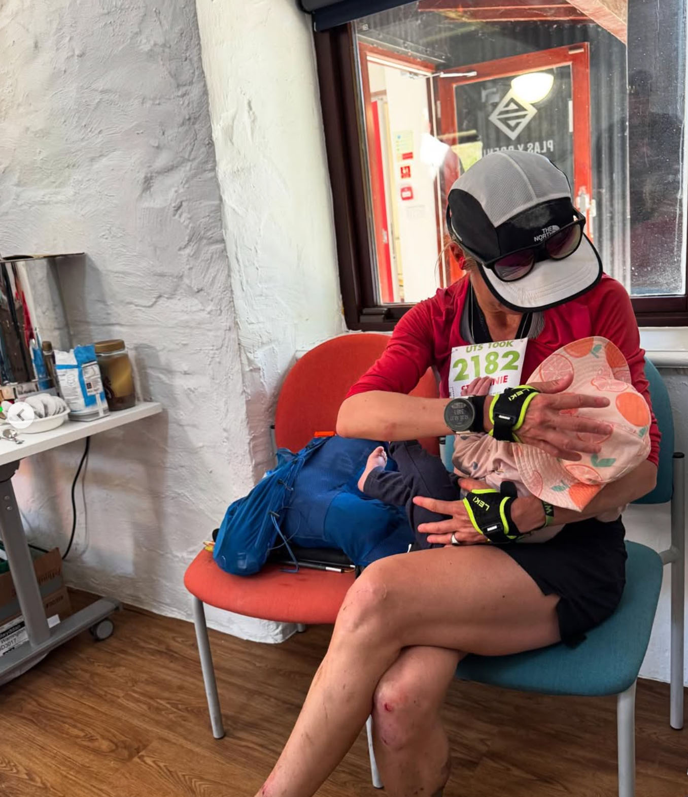 Stephanie Case ultramarathon girls wins snowdonia race whilst breastfeeding
