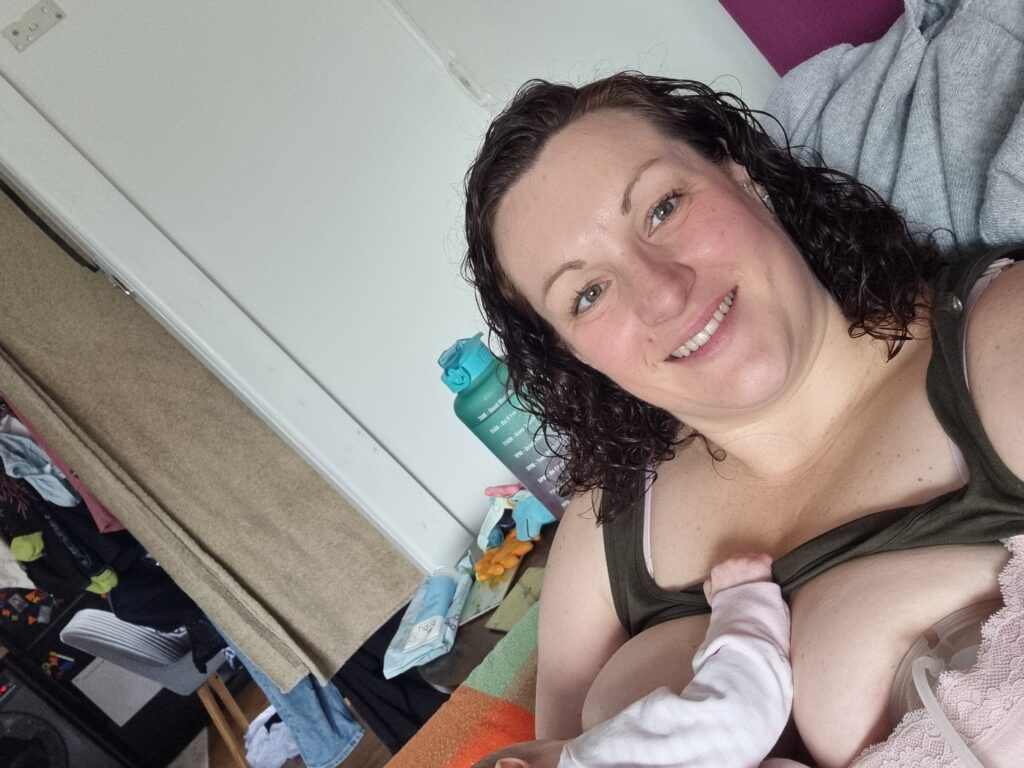 Kat breastfeeding and using her Ardo Alyssa pump