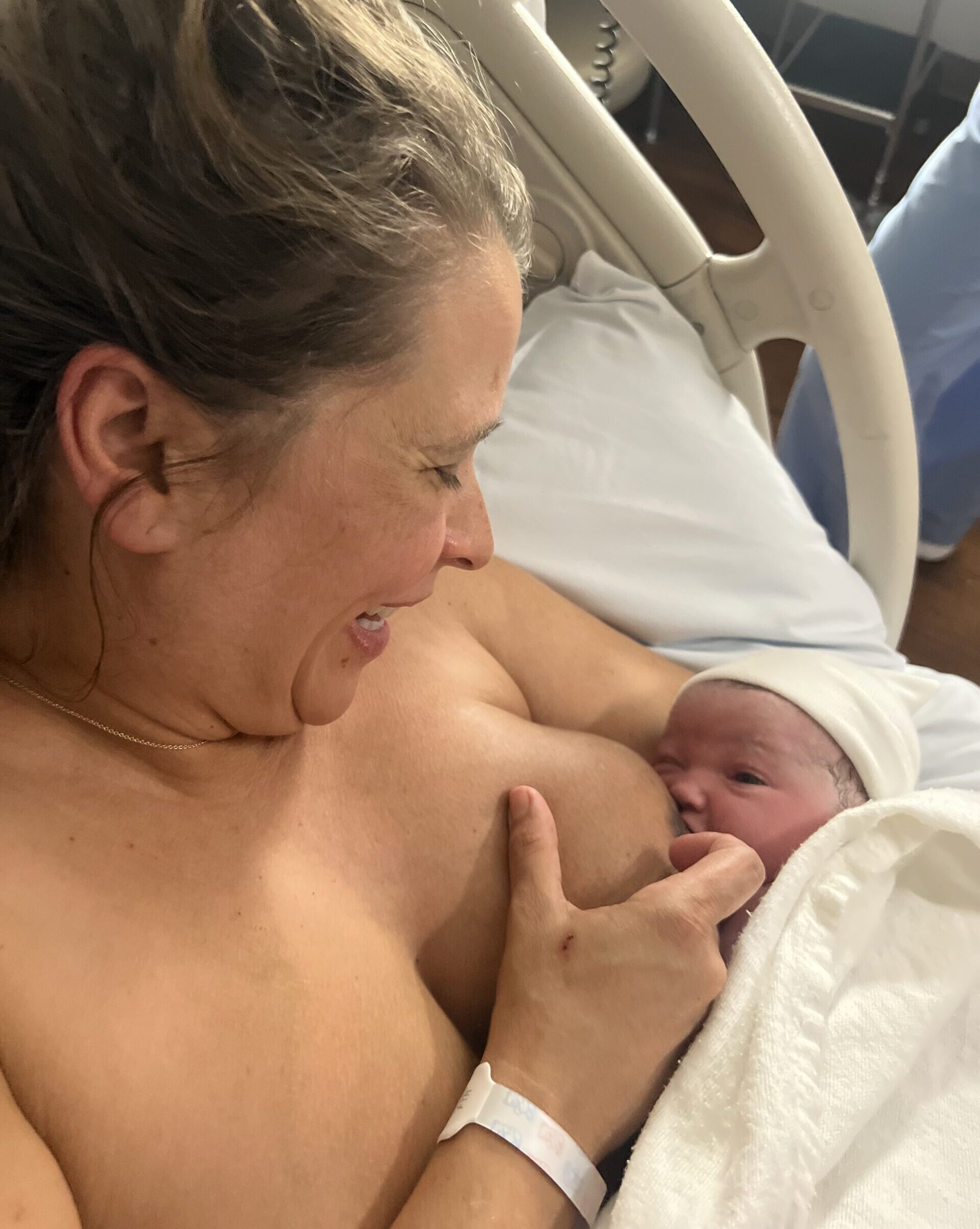 Jessica from Kind Mom breastfeeding baby daughter