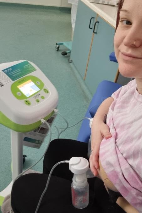 Image of Sophie Nichols using Ardo hospital grade pump in hospital